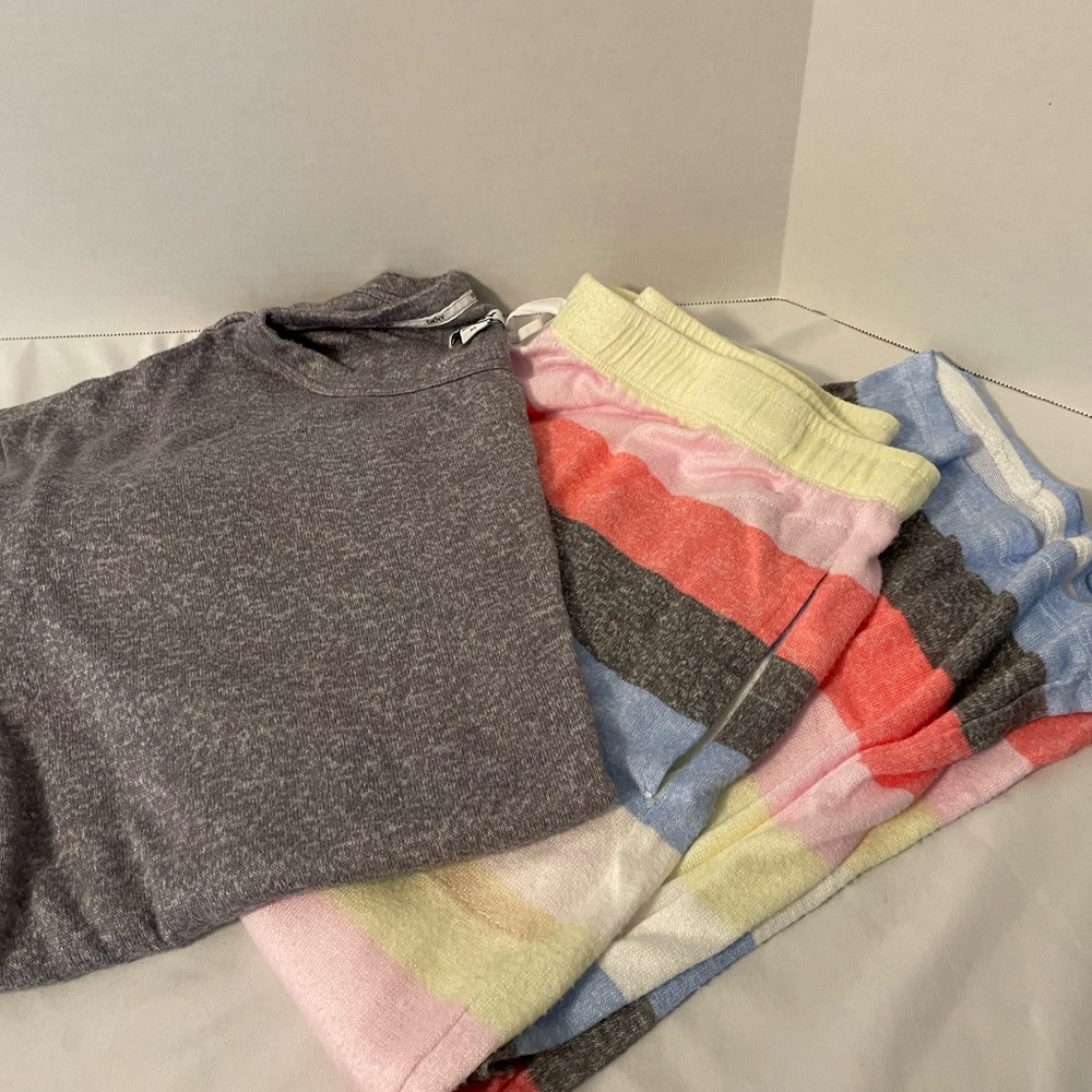 DKNY Pajamas / Loungewear Grey top and striped bottoms, size XL NWOT